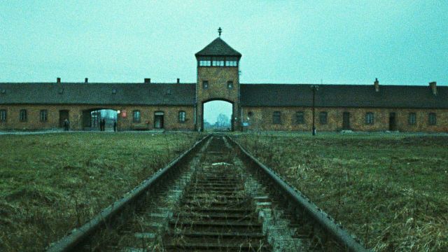 bild aus der news 9 (!) Stunden Laufzeit: Diesen Film sollte wirklich jeder Deutsche gesehen haben – jetzt neu im Streaming-Abo