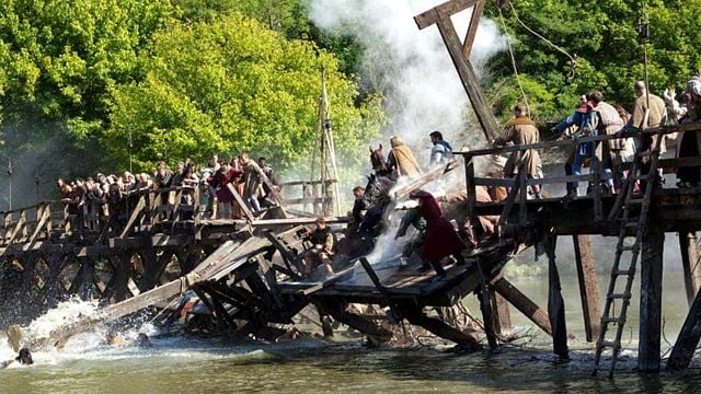 bild aus der news 7.500 Komparsen, ein 20.000m² großes Set und 20 Tierrassen: Aufwändiges Mittelalter-Epos kehrt ins Heimkino zurück