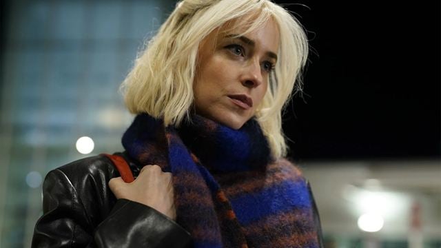 "War offensichtlich nicht geeignet": Fluglinie entschuldigt sich, weil sie allen Passagieren einen Film mit Dakota Johnson zeigte