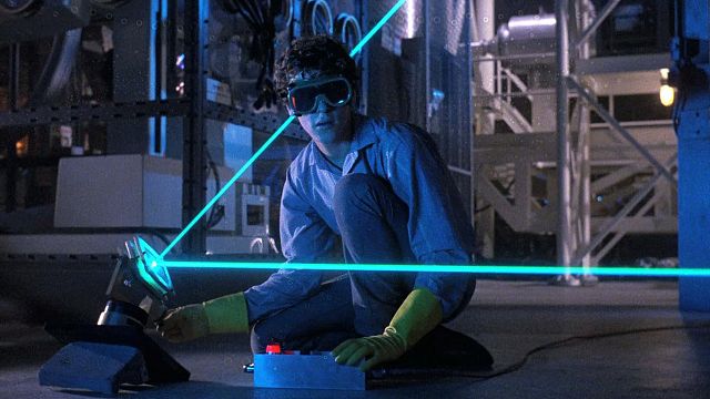 bild aus der news Prominent besetzt & heiß diskutiert: Nach diesem Sci-Fi-Thriller hat der Regisseur 15 Jahre (!) lang keinen Film mehr gedreht – jetzt kehrt er ins Heimkino zurück