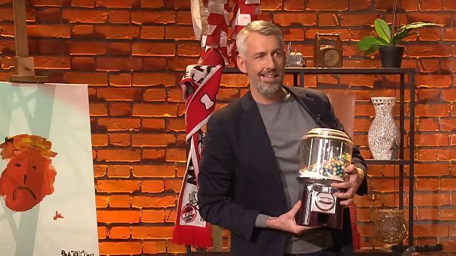 bild aus der news Sebastian Pufpaff präsentiert den ersten "TV total"-Flohmarkt: Zuschauer konnten Studio-Kulissen ergattern