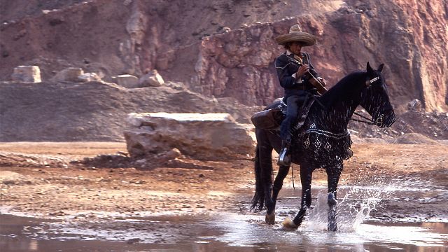 bild aus der news Über 7 Stunden Kult pur: Diese Wahnsinnsfilme liebt man oder hasst man – jetzt endlich gibt es sie als Komplettbox im Heimkino