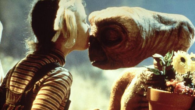 bild aus der news "Ich habe mich hilflos gefühlt": So schwer sind Steven Spielberg die Dreharbeiten zum Sci-Fi-Klassiker "E.T." gefallen