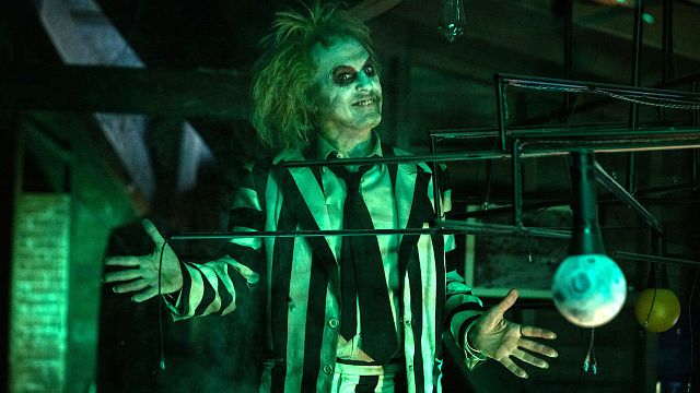 bild aus der news "Wie von einem Dämon besessen": Regisseur Tim Burton ist hellauf begeistert von Michael Keatons "Beetlejuice 2"-Performance