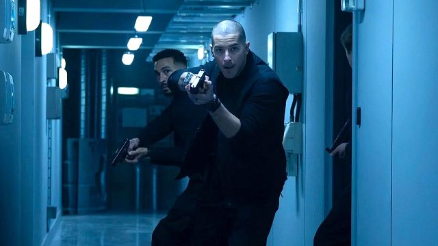 bild aus der news "Casino Royale"-Macher auf den Spuren von "Stirb langsam": Der Trailer zu "Cleaner" verspricht brachiale Hochhaus-Action mit "Star Wars"-Star