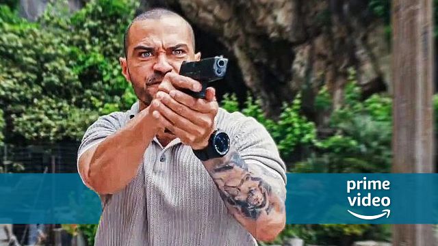 bild aus der news Für Fans von "White Lotus": Im "Hotel Costiera"-Trailer jagt "Grey‘s Anatomy"-Star Verbrecher vor traumhafter Urlaubskulisse