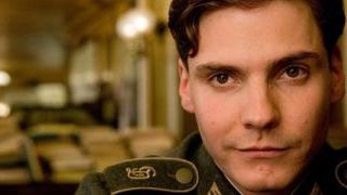 bild aus der news Daniel Brühl übernimmt Rolle als Fußballlehrer