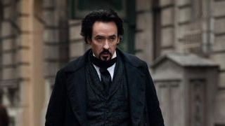 "The Raven": Deutscher Trailer zum Thriller mit John Cusack als Edgar Allen Poe