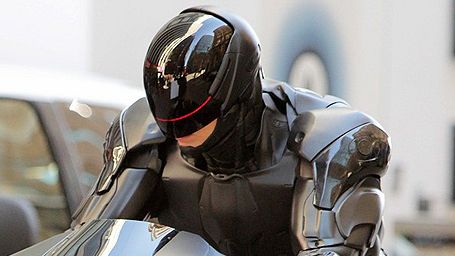 bild aus der news "Robocop": Detaillierter Blick auf High-Tech-Anzug und Robocops cooles Polizeimotorrad