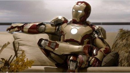 bild aus der news "Iron Man 3": Robert Downey Jr. in zerfetztem Kampfanzug auf neuem internationalen Poster