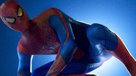 Spider-Man rettet vollbesetzten Bus auf neuesten Set-Fotos zu "The Amazing Spider-Man 2"