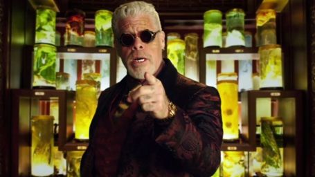 bild aus der news Rätsel um Innereien-Koffer in der FILMSTARTS-Redaktion gelöst: Ron Perlman outet sich in Bekennervideo!