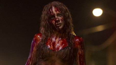 bild aus der news "Carrie": Exklusive Posterpremiere zum Horror-Drama mit Chloë Moretz und Julianne Moore