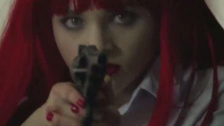 bild aus der news India Eisley als junge Killerin in "Kite": Samuel L. Jackson präsentiert ersten Trailer zur Anime-Realverfilmung