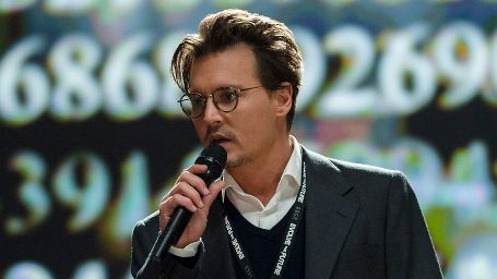 bild aus der news Johnny Depp verpixelt langsam auf neuem Poster zum Sci-Fi-Thriller "Transcendence"