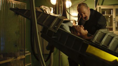 bild aus der news Erster Trailer zum Horror-Thriller "Fear Clinic": Freddy-Krüger-Mime Robert Englund als mörderischer Therapeut