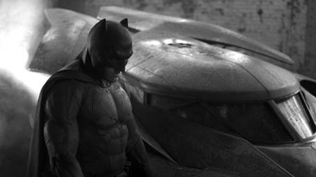 bild aus der news "Batman v Superman": Bilder von der Comic-Con zeigen Maske und Umhang des Dunklen Ritters