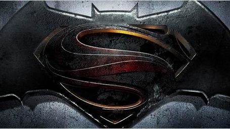 bild aus der news "Superman" Henry Cavill und "Lois Lane" Amy Adams absolvieren die "ALS Ice Bucket Challenge" - im Kostüm am Set von "Batman v Superman"