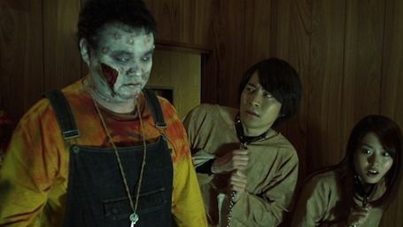 Erster Trailer zur japanischen Horror-Komödie "Hunger Z": Zombies gründen eine Menschenfarm