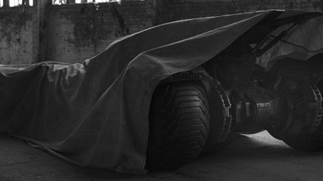 bild aus der news Nach den Fotos gibt es jetzt das erste Video vom Batmobil in Zack Snyders "Batman v Superman: Dawn Of Justice"