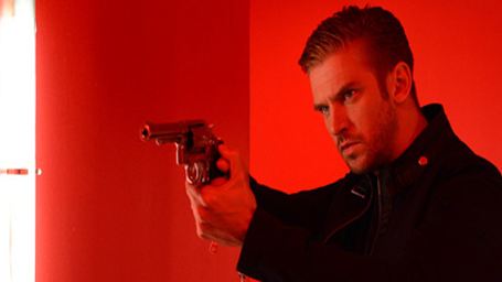 "The Guest": Knallharte Action und viel Witz im alternativen Trailer von "Hobo With A Shotgun"-Regisseur Jason Eisener