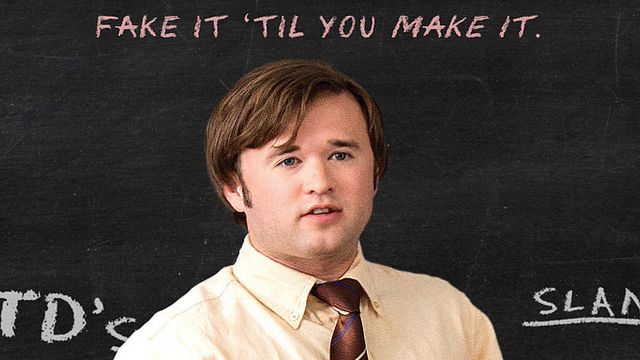 bild aus der news "The Sixth Sense"-Star Haley Joel Osment als Sexualkunde-Lehrer im ersten Trailer zur Komödie "Sex Ed"