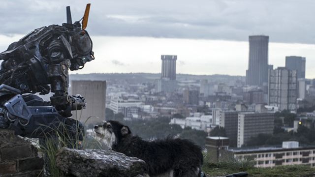 "Chappie": Im ersten deutschen Trailer mit Hugh Jackman erhält ein Roboter Herz und Verstand