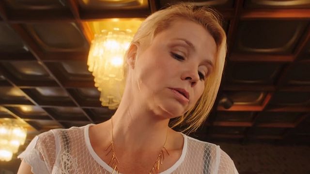 bild aus der news Annette Frier als wütende Kellnerin im neuen Teaser zur Komödie "Rico, Oskar und das Herzgebreche"