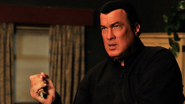 Steven Seagal gegen Vinnie Jones im ersten Trailer zu "Absolution"