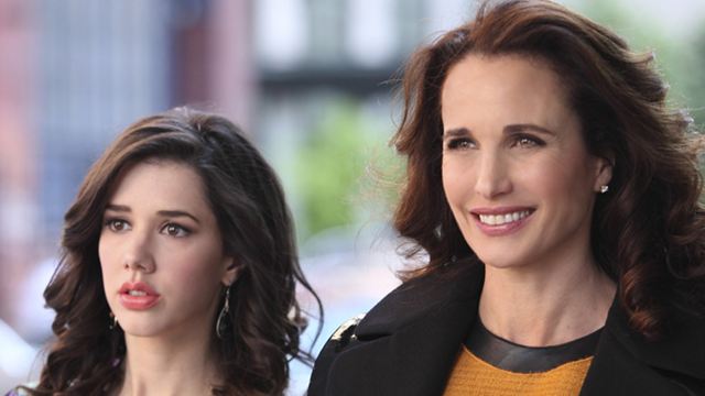 Eine High-School-Schülerin entert die Modewelt: Start von "Jane by Design" mit Andie MacDowell auf dem Disney Channel