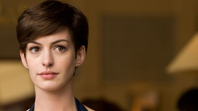 bild aus der news "Godzilla" trifft auf "Lost in Translation": Anne Hathaway in "Colossal"