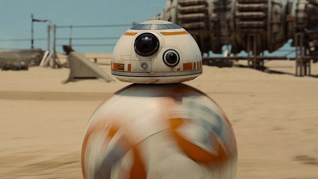 bild aus der news Das süßeste Video des "Force Fridays": Welpen spielen mit neuem "Star Wars"-Droiden BB-8