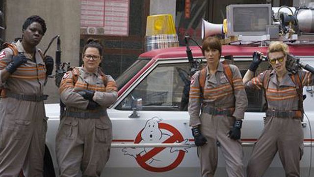 bild aus der news "Ghostbusters": Neue Bilder zeigen Chris Hemsworth als feschen Rezeptionisten