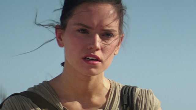 bild aus der news "Star Wars 7"-Regisseur J.J. Abrams zeigt sich selbstkritisch: Szene mit Rey, Leia und Chewbacca war ein Fehler