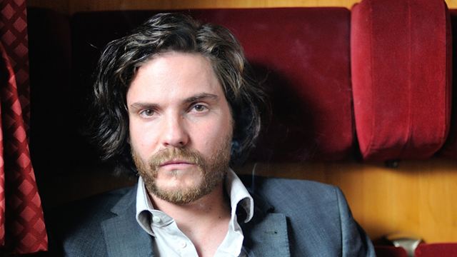 "God Particle": Daniel Brühl im Gespräch für Sci-Fi-Thriller von Produzent J.J. Abrams