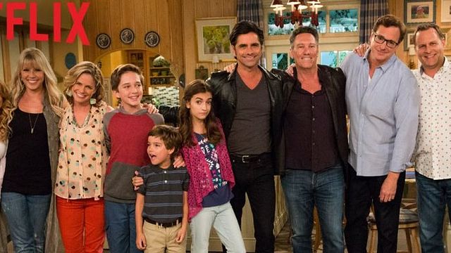 bild aus der news Foto vom Set beweist: John Stamos und Bob Saget sind auch bei Staffel 2 von "Fuller House" dabei