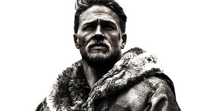 bild aus der news Charlie Hunnam auf dem ersten Poster zu Guy Ritchies "King Arthur"