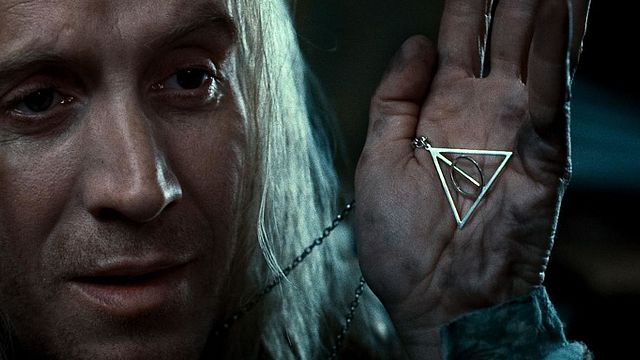 bild aus der news Die Heiligtümer des Todes: Diese "Harry Potter"-Anspielung in "Phantastische Tierwesen" könnte für die kommenden Filme wichtig werden