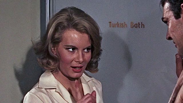 bild aus der news Bond-Girl und Playmate Molly Peters im Alter von 75 Jahren verstorben