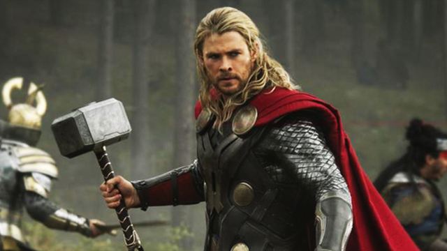 Thor spielt mit Puppen: Im neuen "Avengers 3: Infinity War"-Setvideo hämmert Chris Hemsworth seine Kollegen weg