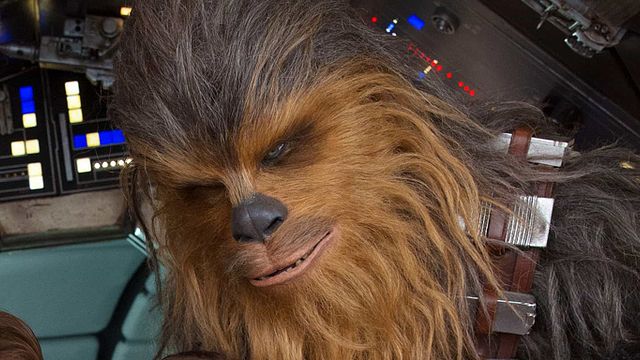 bild aus der news Umarmung von Chewie: "Game Of Thrones"-Star Emilia Clarke postet neues Video vom "Han Solo"-Set