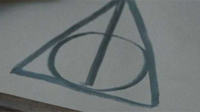 bild aus der news In neuer "Harry Potter"-Doku: J.K. Rowling erklärt den Hintergrund des Zeichens der Heiligtümer des Todes