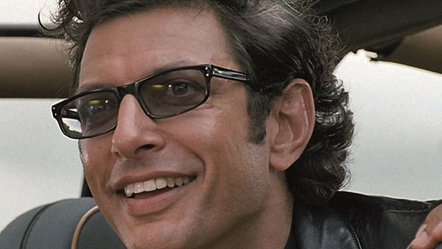 bild aus der news Zum "Jurassic Park"-Jubiläum: Riesige Jeff-Goldblum-Statue in London enthüllt