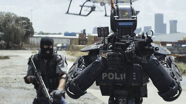 bild aus der news Robokratie als Wunschvorstellung: So spricht Neill Blomkamp mit "Chappie" dem Menschen seine Menschlichkeit ab!