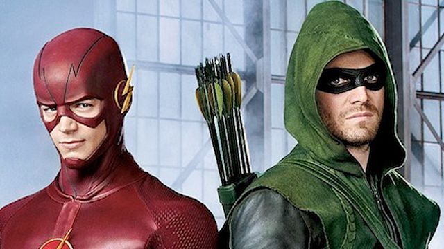 bild aus der news Arrow und Flash tauschen die Kostüme auf dem Poster zum großen Crossover