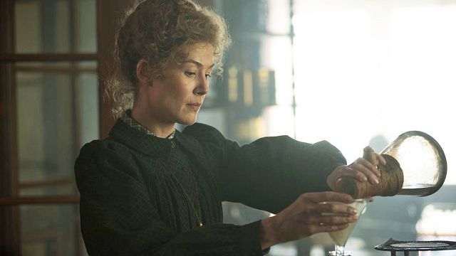 bild aus der news Im Trailer zu "Radioactive" spielt Rosamund Pike eines der größten Genies aller Zeiten