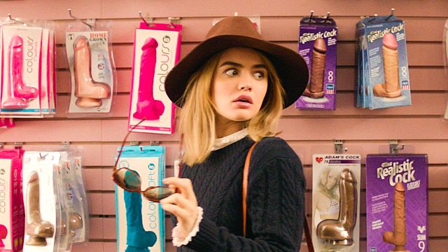 bild aus der news Deutscher Trailer zu "Brave Mädchen tun das nicht": "Pretty Little Liars"-Star Lucy Hale entdeckt Pornos