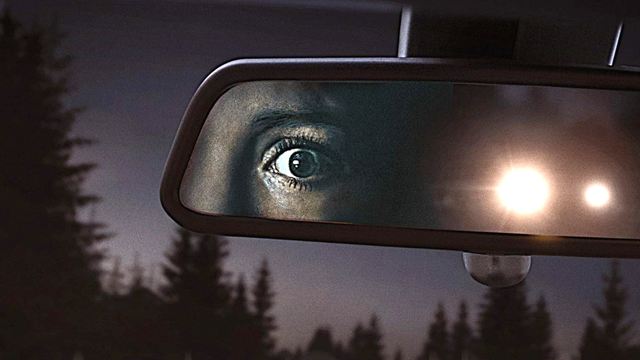 Der Albtraum aller Autofahrer: Trailer zum intensiven Serienkiller-Horror "Alone"