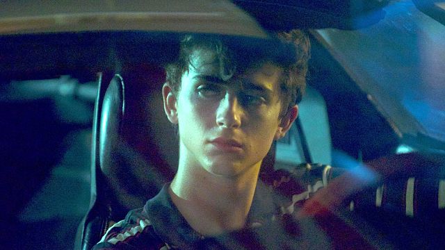 bild aus der news "Dune"-Star Timothée Chalamet wandelt auf den Spuren von "Call Me By Your Name": Deutscher Trailer zu "Hot Summer Nights"
