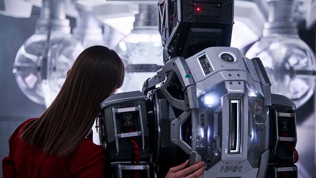 bild aus der news "I Am Mother" spoilert seinen eigenen Twist schon in den ersten Minuten + der Grund für den Shitstorm gegen den Netflix-Trailer!